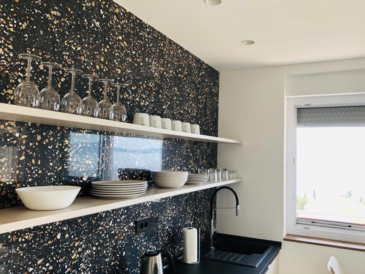 Apartman Meghan โนวีวีโนดอลสกี ภายนอก รูปภาพ