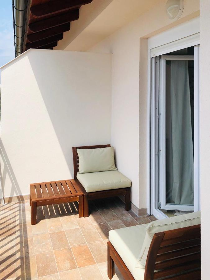 Apartman Meghan โนวีวีโนดอลสกี ภายนอก รูปภาพ
